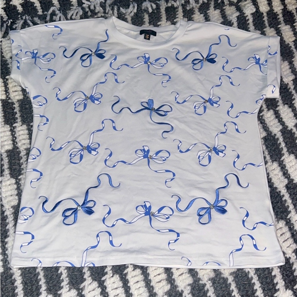 Preppy White T-Shirt with Blue Bow Pattern w/ rhinestones
S/m